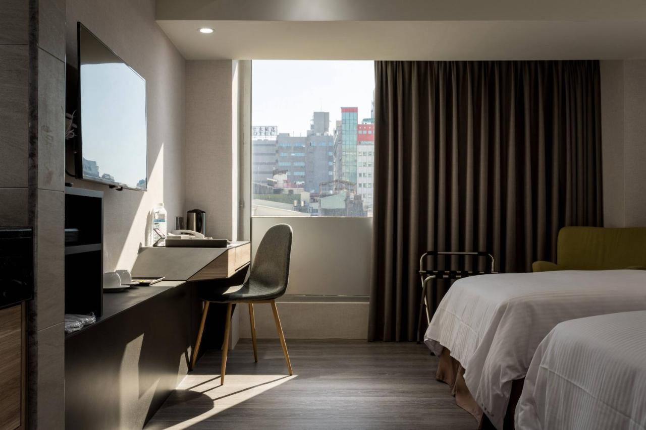 D D Hotel Tajnan Kültér fotó