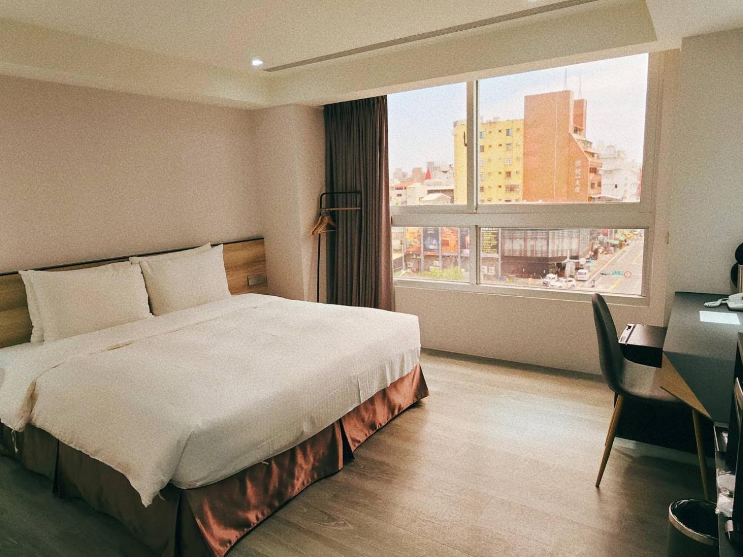 D D Hotel Tajnan Kültér fotó