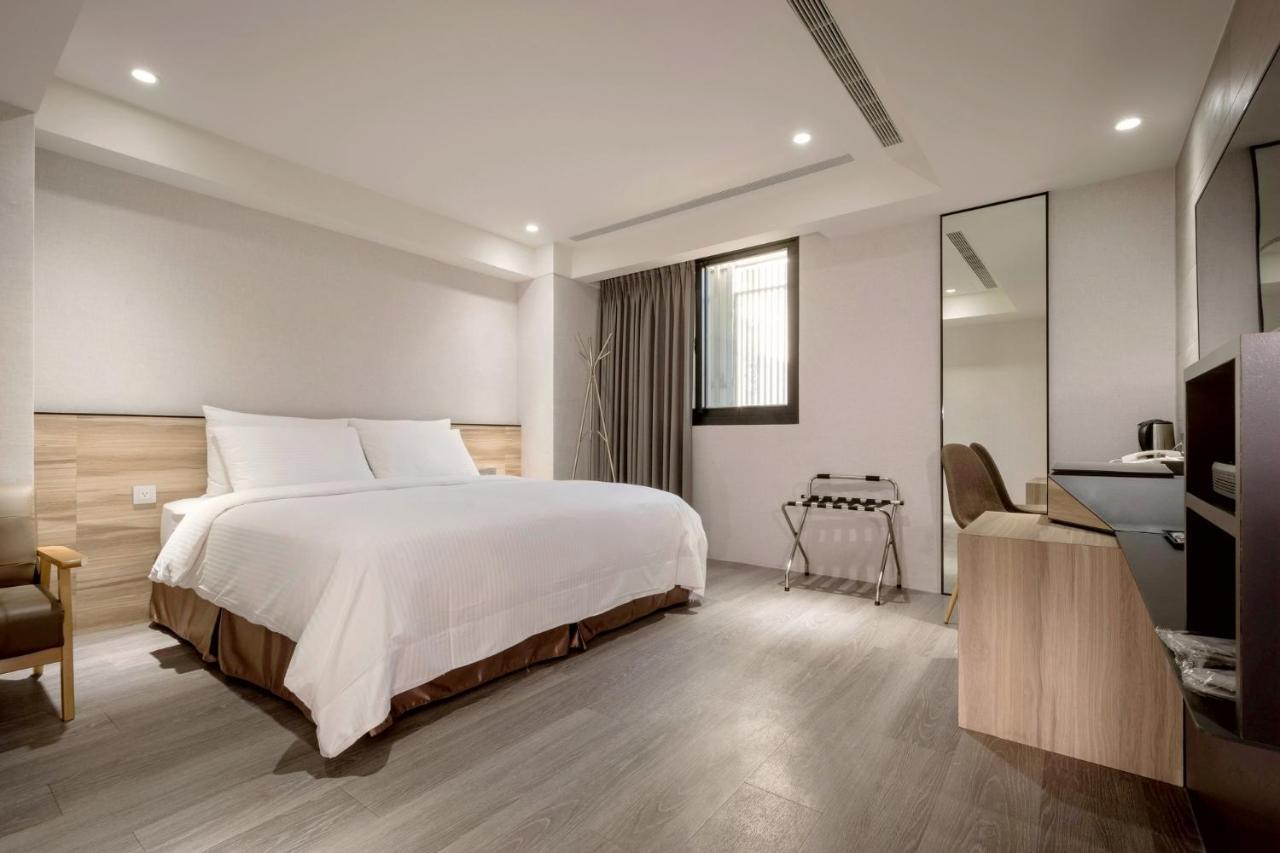 D D Hotel Tajnan Kültér fotó