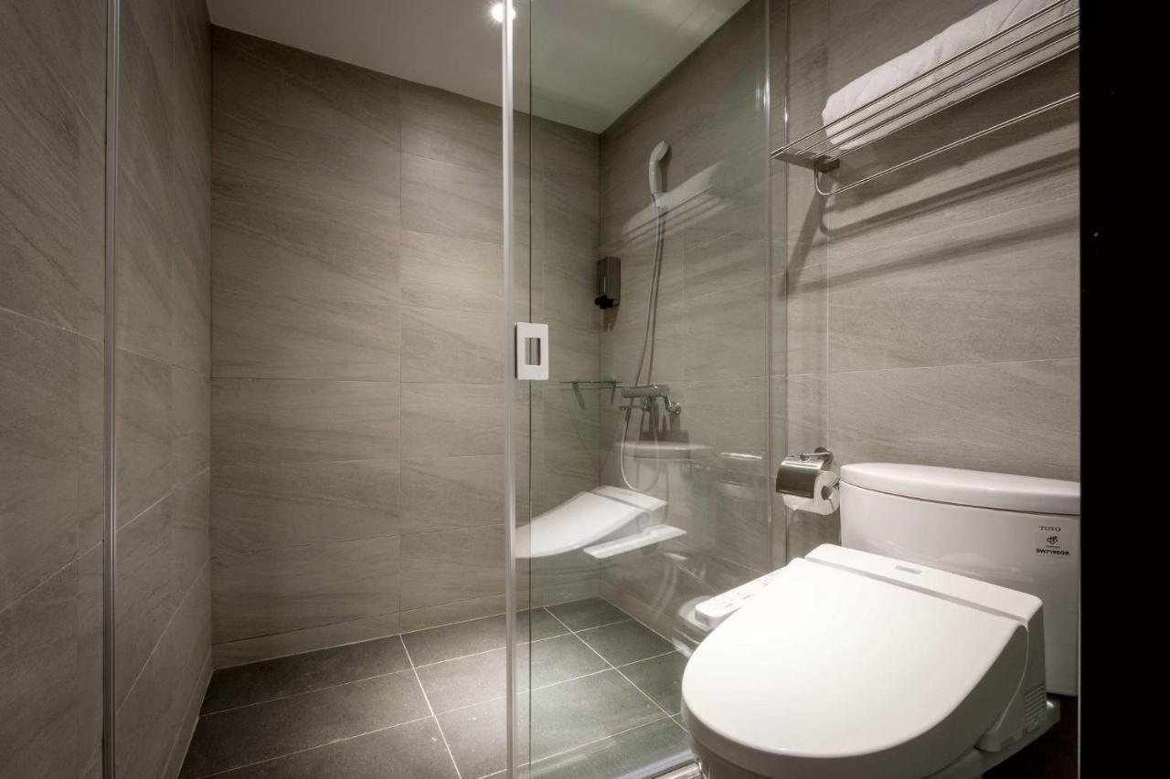 D D Hotel Tajnan Kültér fotó