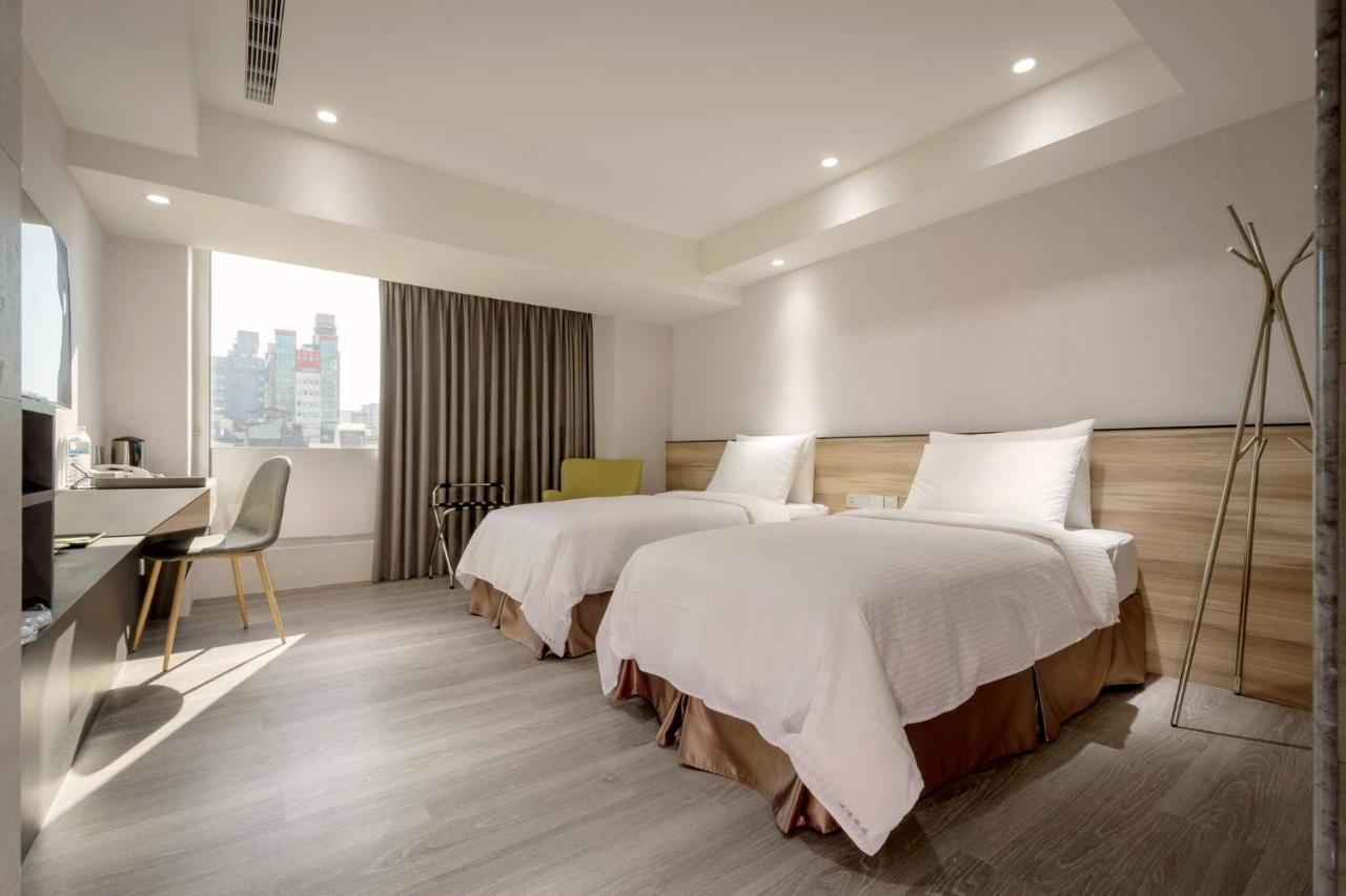 D D Hotel Tajnan Kültér fotó