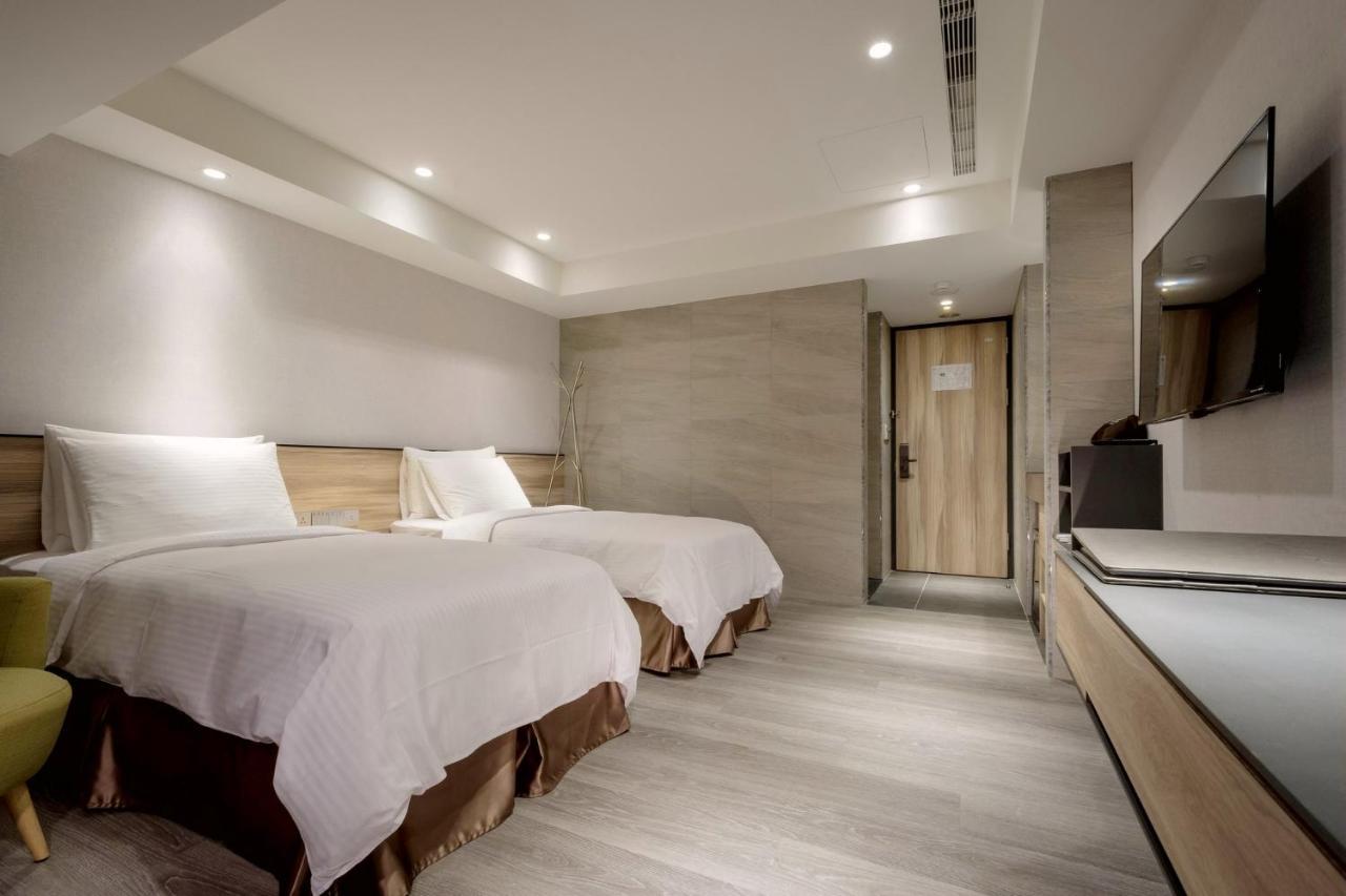 D D Hotel Tajnan Kültér fotó
