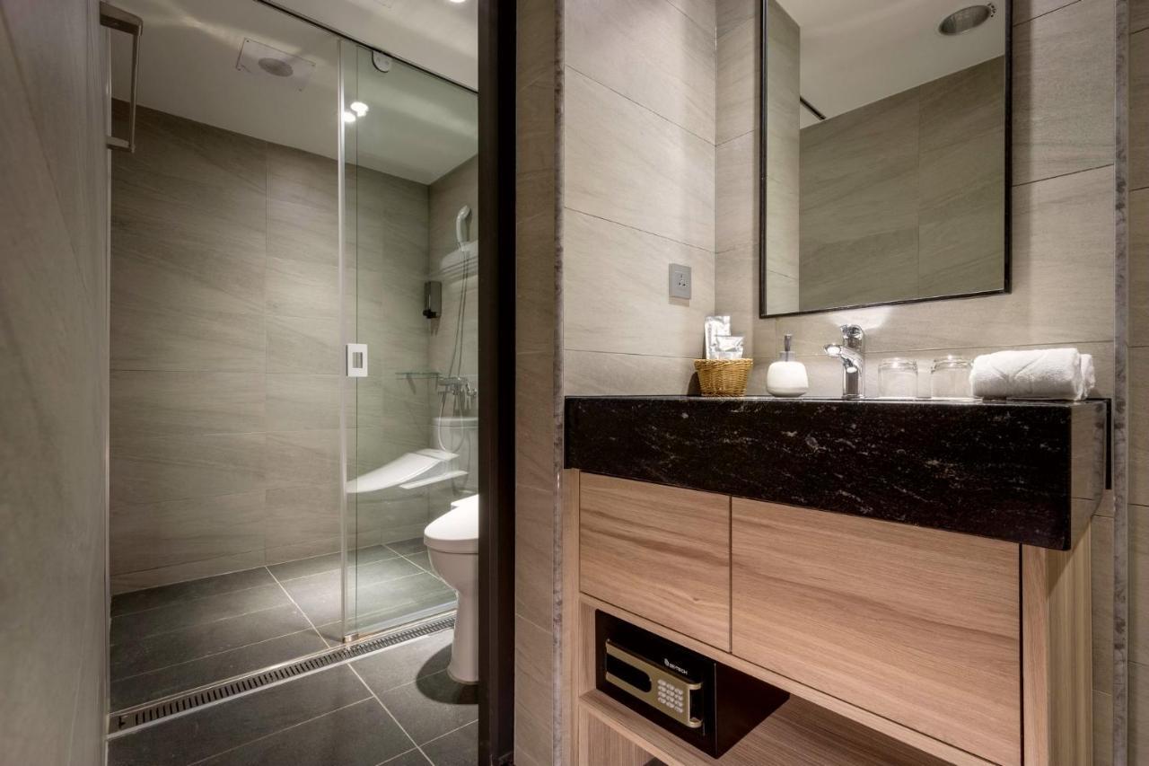 D D Hotel Tajnan Kültér fotó