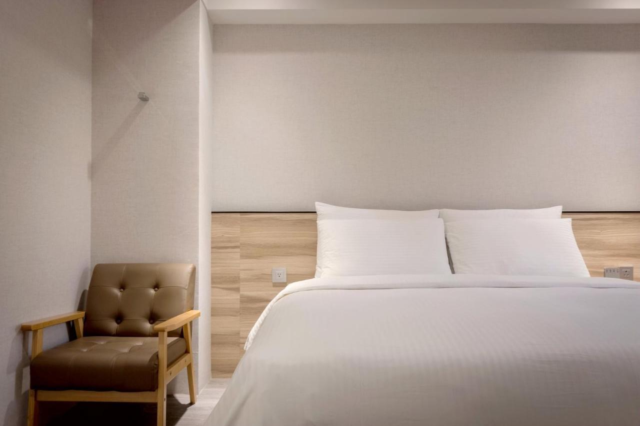 D D Hotel Tajnan Kültér fotó