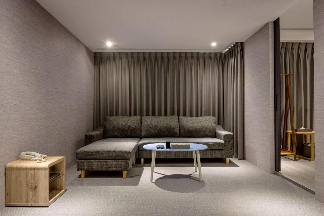 D D Hotel Tajnan Kültér fotó