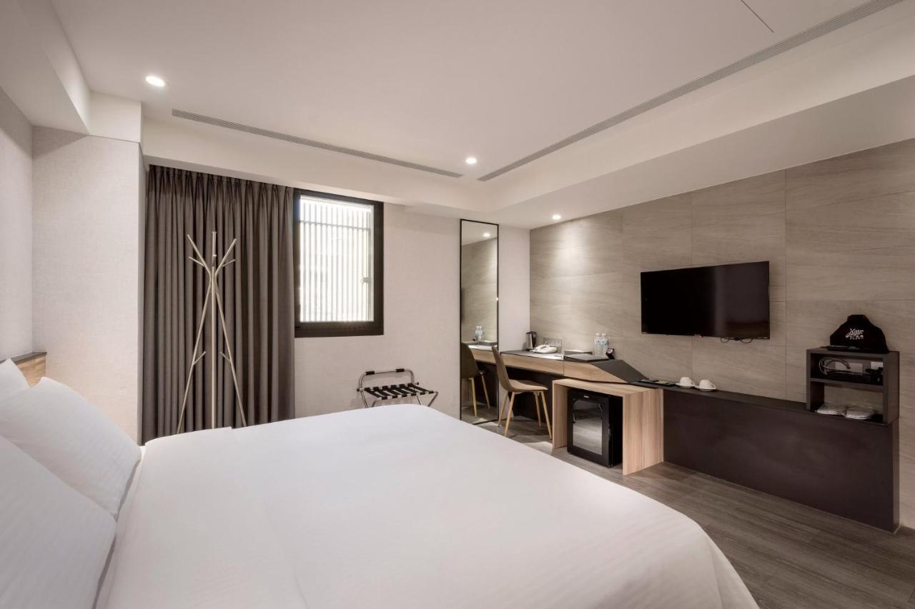 D D Hotel Tajnan Kültér fotó