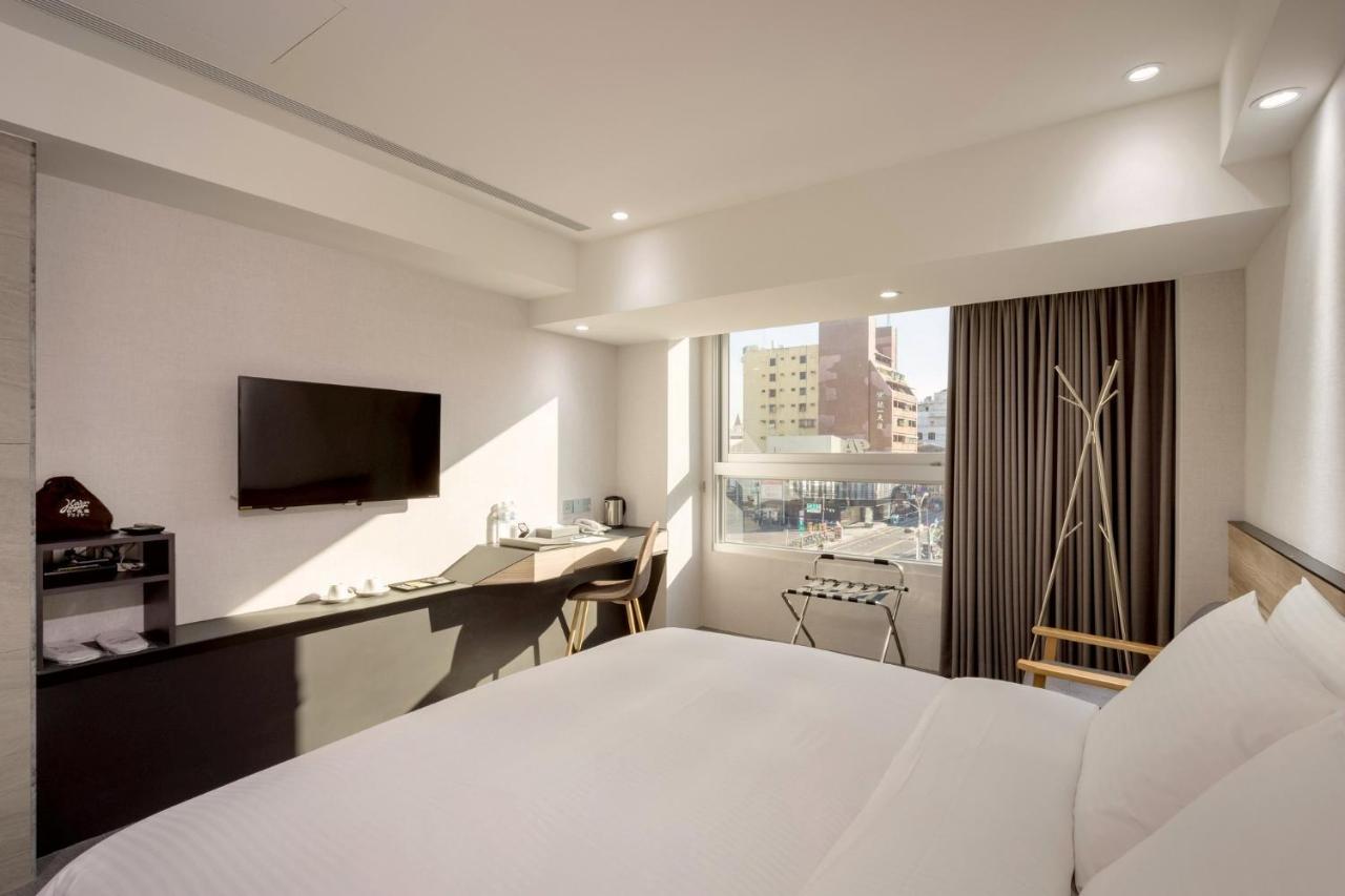D D Hotel Tajnan Kültér fotó