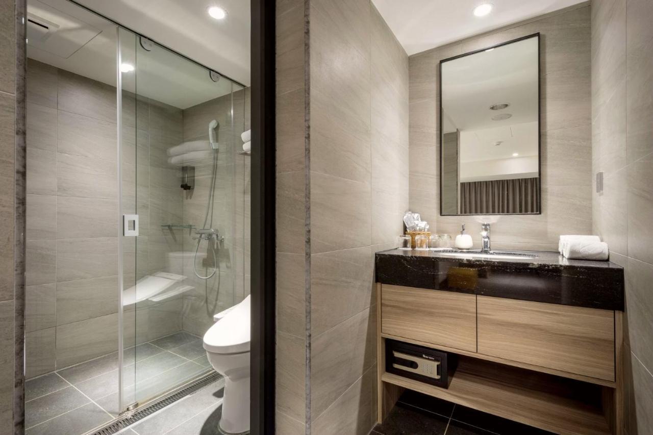 D D Hotel Tajnan Kültér fotó