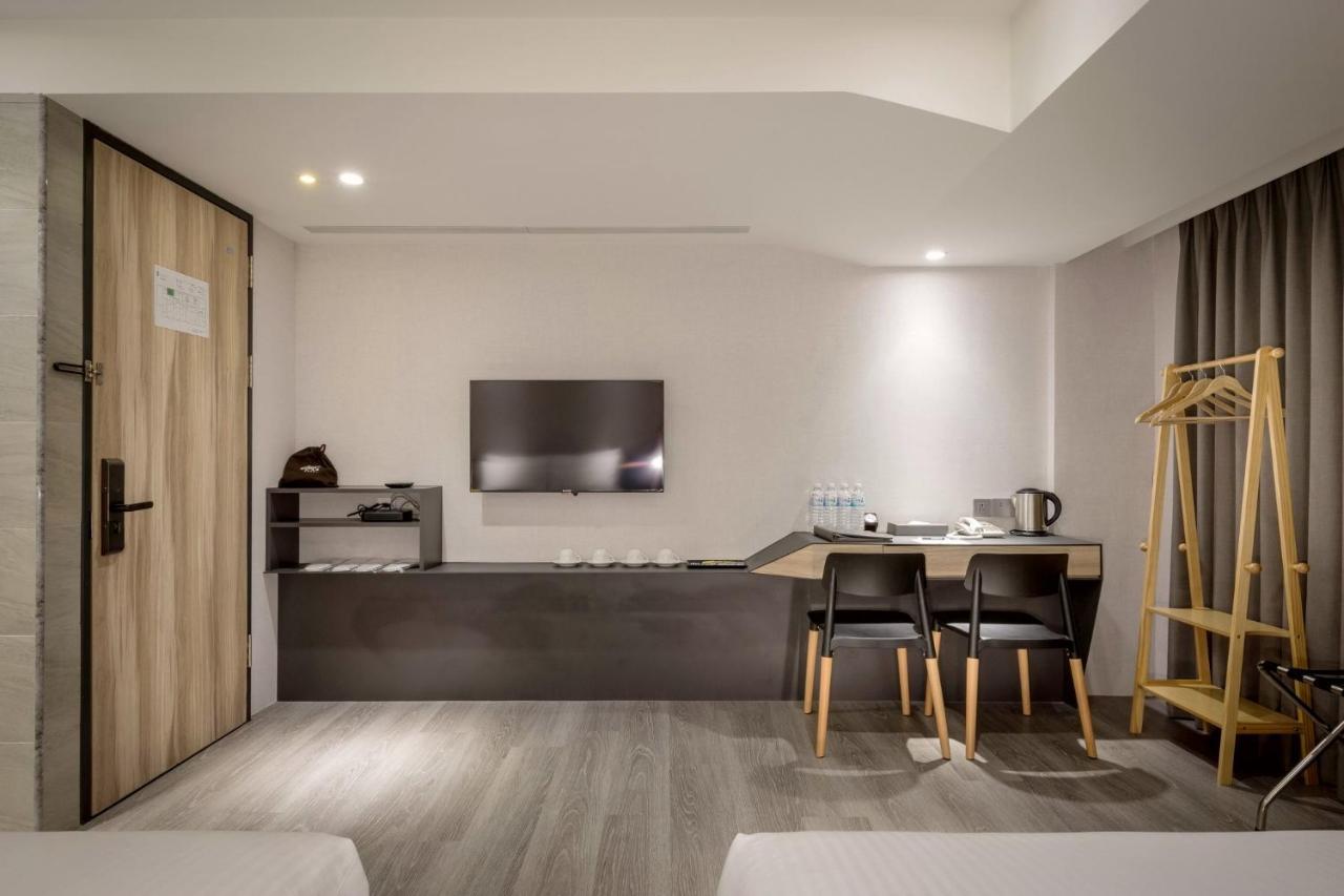D D Hotel Tajnan Kültér fotó